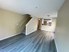 Midvale Apartments in Seattle, WA - Building Photo - Interior Photo