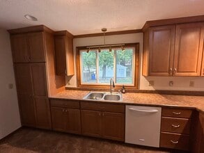 1302 9th St N in Fargo, ND - Foto de edificio - Building Photo