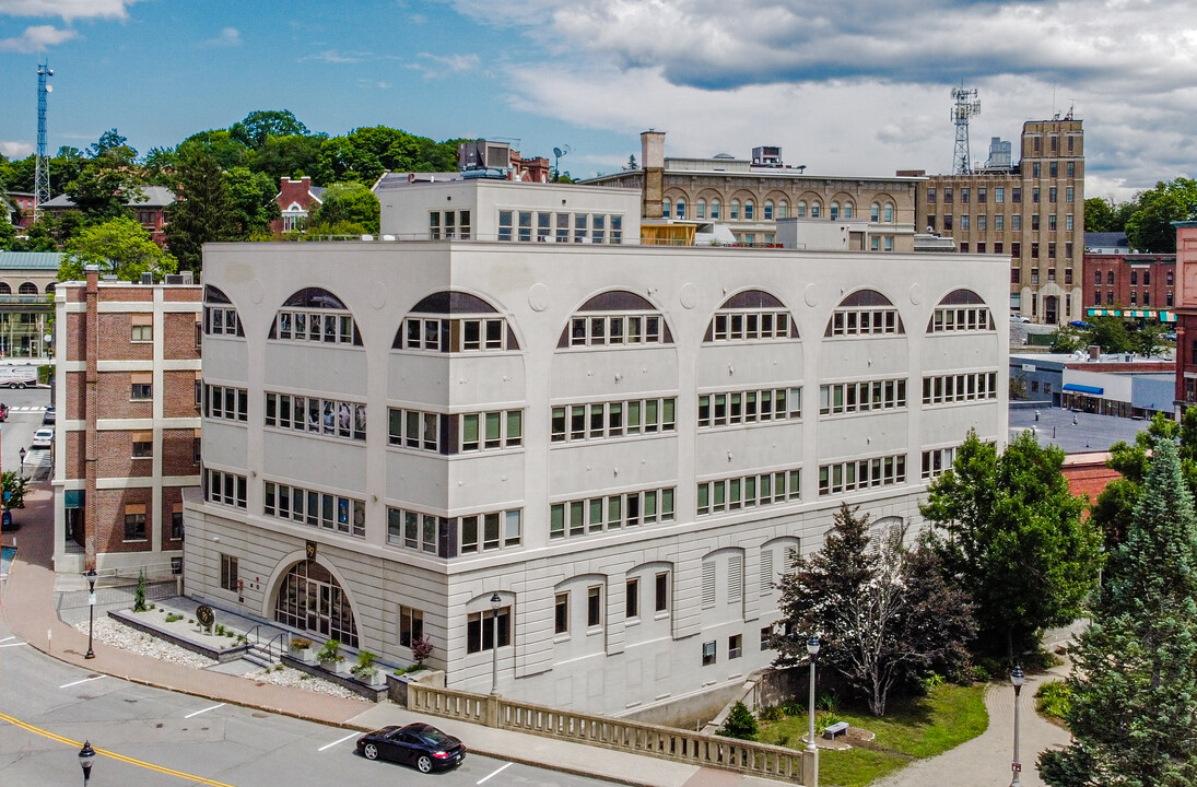 Tower 99 in Bangor, ME - Foto de edificio