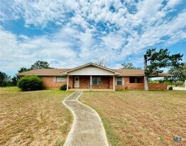 1040 Hwy 80 in Nixon, TX - Building Photo