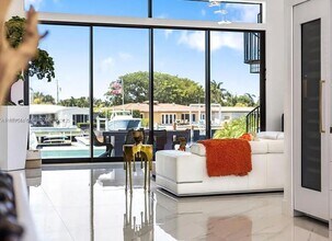 2225 NE 19th St in Fort Lauderdale, FL - Foto de edificio - Building Photo