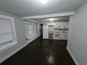 5909 NW 5th Ct in Miami, FL - Building Photo - Building Photo