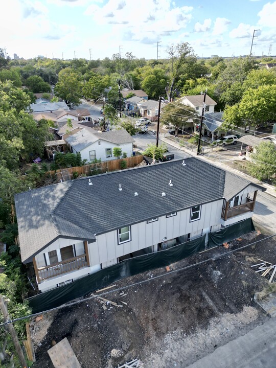 711 N Mittman St in San Antonio, TX - Building Photo