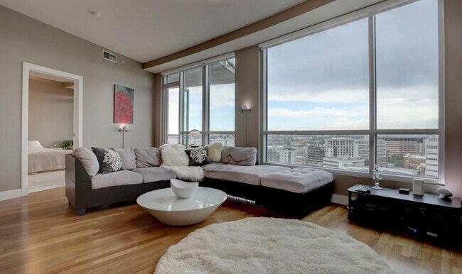 property at 2001 Lincoln St