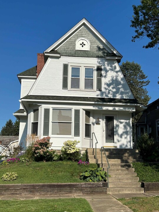 403 1/2 N Gay St in Mount Vernon, OH - Building Photo