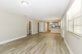 1142 Monroe Blvd in Lantana, FL - Building Photo - Building Photo