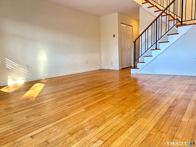 168 Belltown Rd in Stamford, CT - Building Photo - Building Photo