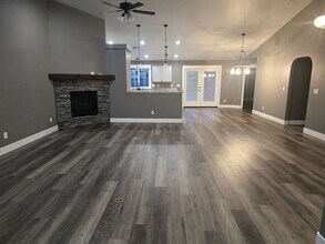 213 Ken Canyon Rd in Grants Pass, OR - Building Photo - Building Photo