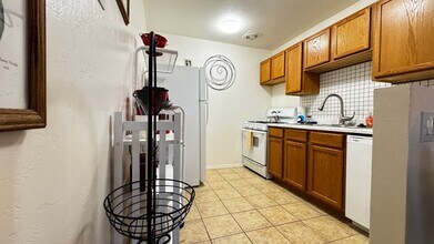 350 N Silverbell Rd in Tucson, AZ - Building Photo - Building Photo