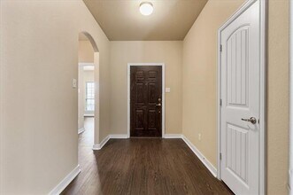 713 Oakmont Dr in Ennis, TX - Building Photo - Building Photo