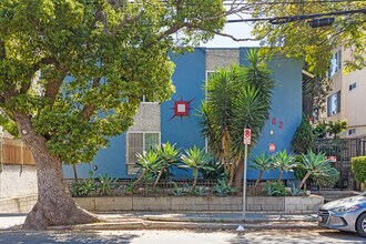 7162 Hawthorn Ave in Los Angeles, CA - Foto de edificio - Building Photo