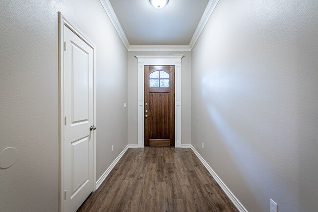 3708 Old Omen Rd in Tyler, TX - Foto de edificio - Building Photo