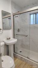 1565 S Hobart Blvd in Los Angeles, CA - Building Photo - Building Photo