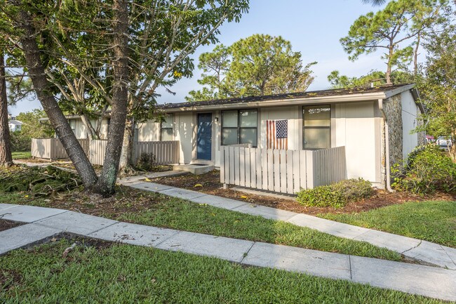 The Cottages at Stillwater in Ft. Myers, FL - Foto de edificio - Building Photo