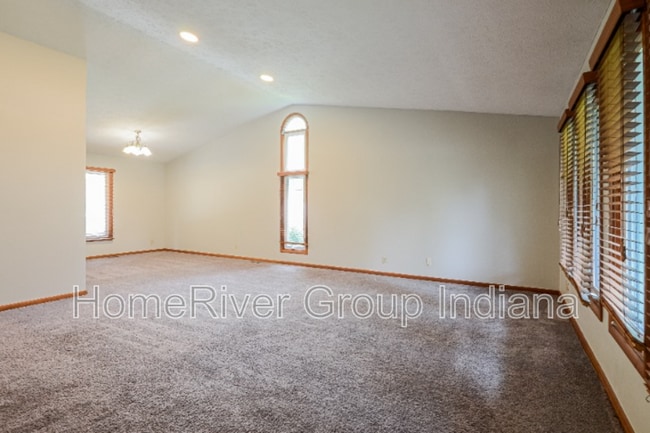 712 Daffon Dr in Indianapolis, IN - Building Photo - Building Photo