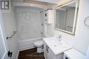 3008 Young Ave in Fort Erie, ON - Building Photo