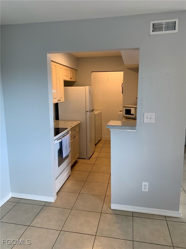 2929 Winkler Ave in Ft. Myers, FL - Building Photo - Building Photo