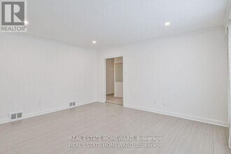 104 Crestwood Rd in Vaughan, ON - Building Photo - Building Photo