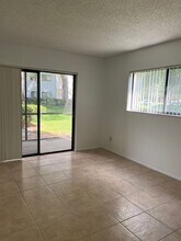 3300 Fox Chase Cir in Palm Harbor, FL - Foto de edificio - Building Photo