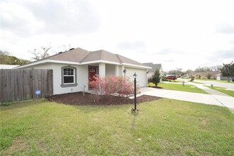 310 Lisa Ann Ct in Plant City, FL - Building Photo - Building Photo