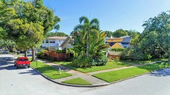 The Oaks of Old North in St. Petersburg, FL - Building Photo