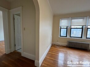 349 Pleasant St in Malden, MA - Foto de edificio - Building Photo