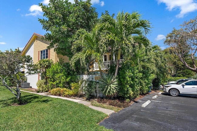 213 Seabreeze Cir in Jupiter, FL - Building Photo - Building Photo