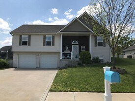 449 Poplar St in Warrensburg, MO - Building Photo