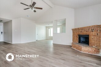 900 Blewitt Dr in Cedar Hill, TX - Building Photo - Building Photo