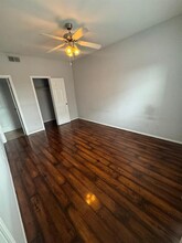 6289 Wilcrest Dr in Houston, TX - Building Photo - Building Photo