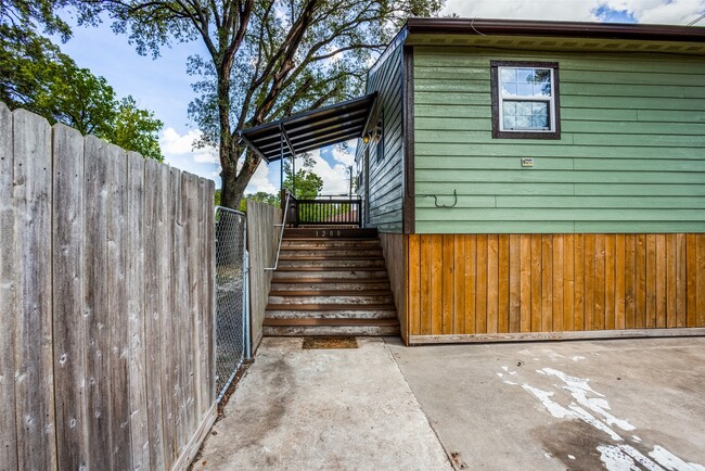 property at 1200 W Phillips St