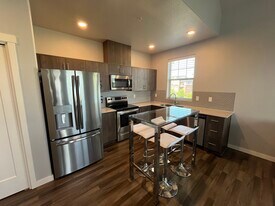 16284 NW Chadwick Way in Portland, OR - Building Photo