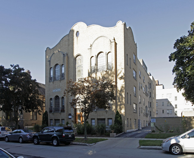 Studio Apartments in Milwaukee, WI - Building Photo - Building Photo