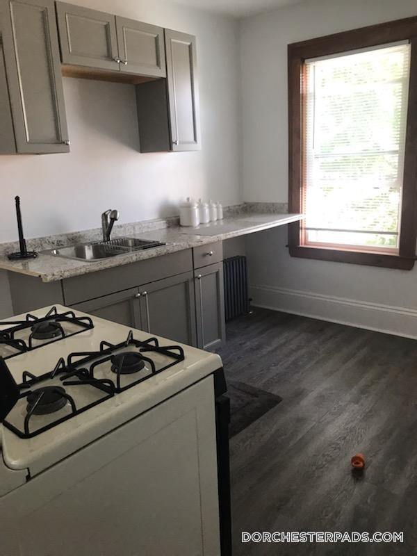 3 Chamblet St