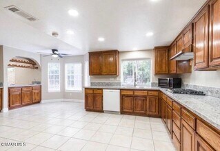 382 Rockedge Dr in Oak Park, CA - Building Photo - Building Photo