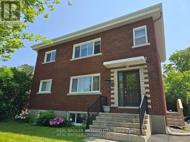 2429 Carlsen Ave in Ottawa, ON - Building Photo - Building Photo
