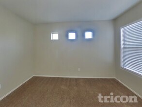 3728 W Fremont Rd. in Phoenix, AZ - Foto de edificio - Building Photo