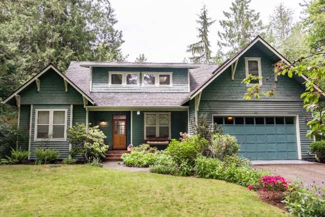 property at 8885 Driscoll Ln NE