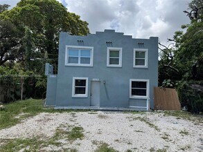 6960 NW 2nd Ct in Miami, FL - Building Photo - Building Photo