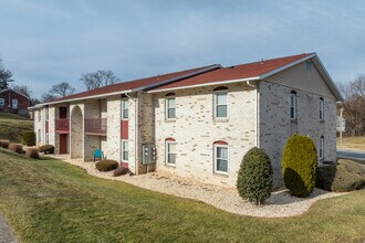 Lancer Court in Harrisburg, PA - Foto de edificio - Building Photo