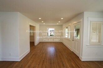 163 N A St in Tustin, CA - Building Photo - Building Photo