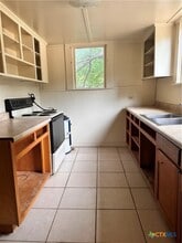 244 W Sessom Dr in San Marcos, TX - Building Photo - Building Photo