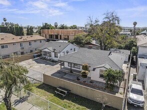 14722 Strathern St in Los Angeles, CA - Building Photo - Building Photo