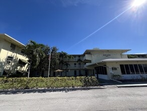 1350 E Sample Rd in Pompano Beach, FL - Building Photo - Building Photo