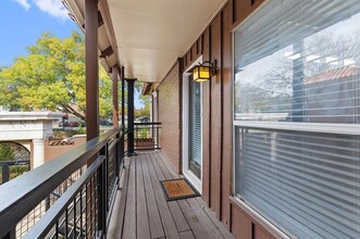 5928 Sandhurst Ln in Dallas, TX - Building Photo - Building Photo