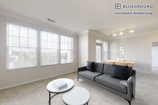 1299 Corporate Dr in Westbury, NY - Building Photo