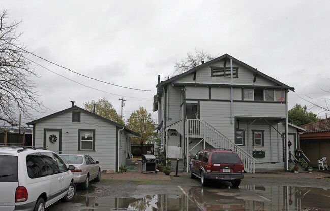 311 Lakeville St in Petaluma, CA - Building Photo - Building Photo