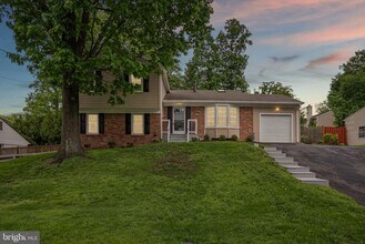 8815 Tuckerman Ln in Potomac, MD - Building Photo - Building Photo