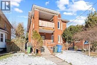 234-234 Giles Blvd E in Windsor, ON - Building Photo - Building Photo
