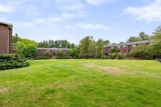50 Spencer Rd in Boxborough, MA - Foto de edificio - Building Photo